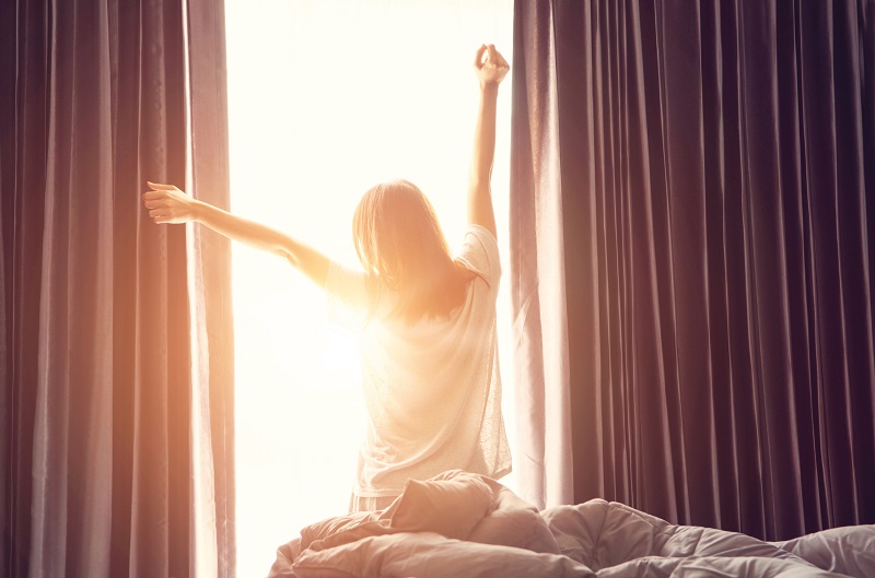 Nếu bạn không thể thức dậy vào buổi sáng sau khi thử các phương pháp khác hoặc nhận thấy các dấu hiệu cảnh báo rối loạn giấc ngủ, hãy chủ động đi khám bs chuyên khoa về giấc ngủ, chẩn đoán chứng rối loạn giấc ngủ có thể là nguyên nhân gây ra tình trạng mệt mỏi vào buổi sáng của bạn.
