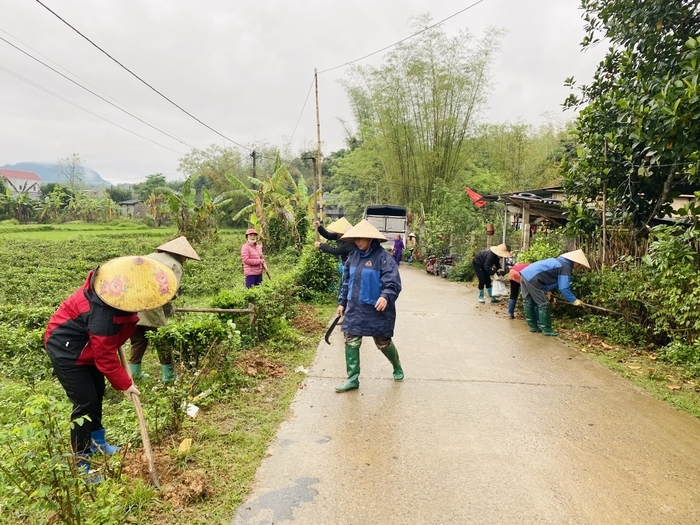 Nông dân vùng cao Bắc Kạn hiến đất, hiến công làm "con đường đi trước, mở lối thoát nghèo" - Ảnh 2.