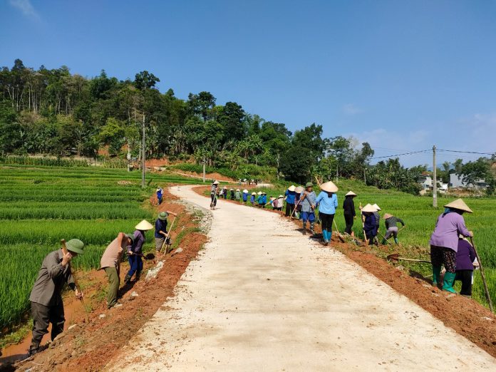 Nông dân vùng cao Bắc Kạn hiến đất, hiến công làm "con đường đi trước, mở lối thoát nghèo" - Ảnh 1.