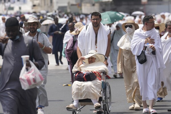 Gần 500 người tử vong do nắng nóng trong lễ hành hương Hajj- Ảnh 3.