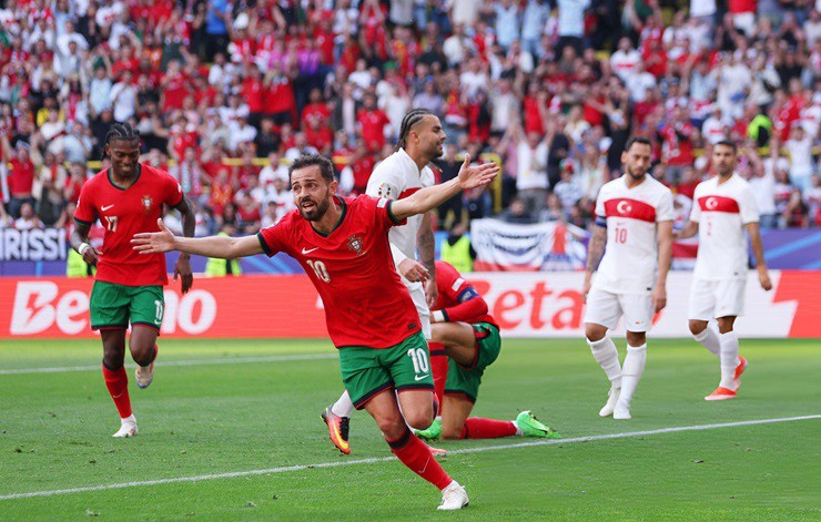 Highlight Thổ Nhĩ Kỳ vs Bồ Đào Nha (0-3): Bàn phản lưới nhà hài hước- Ảnh 1.