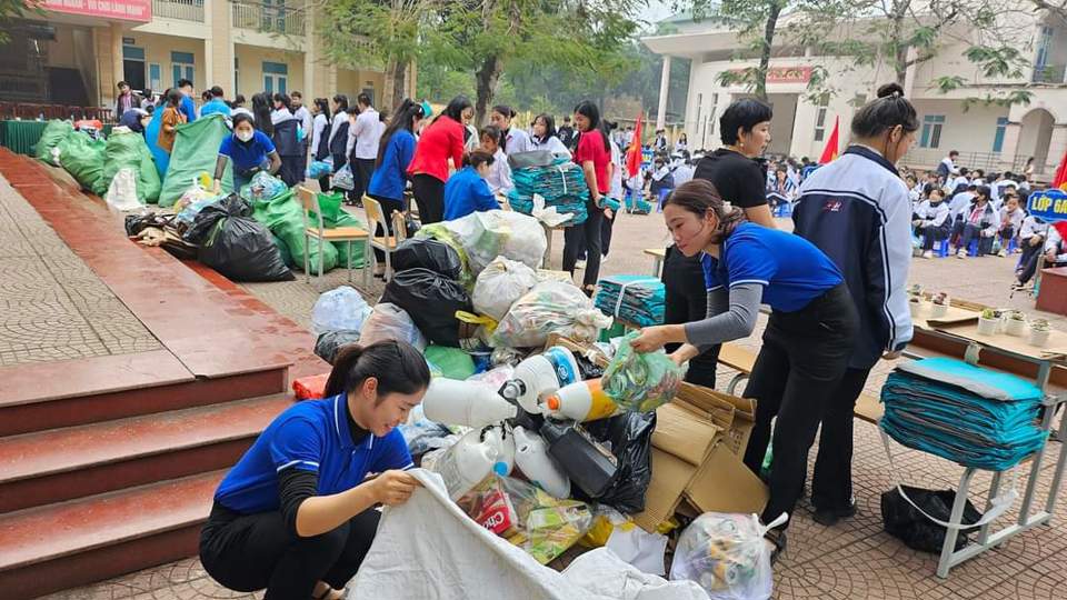 Thị xã Sơn Tây phân loại rác tại nguồn đem lại hiệu quả cao- Ảnh 2.