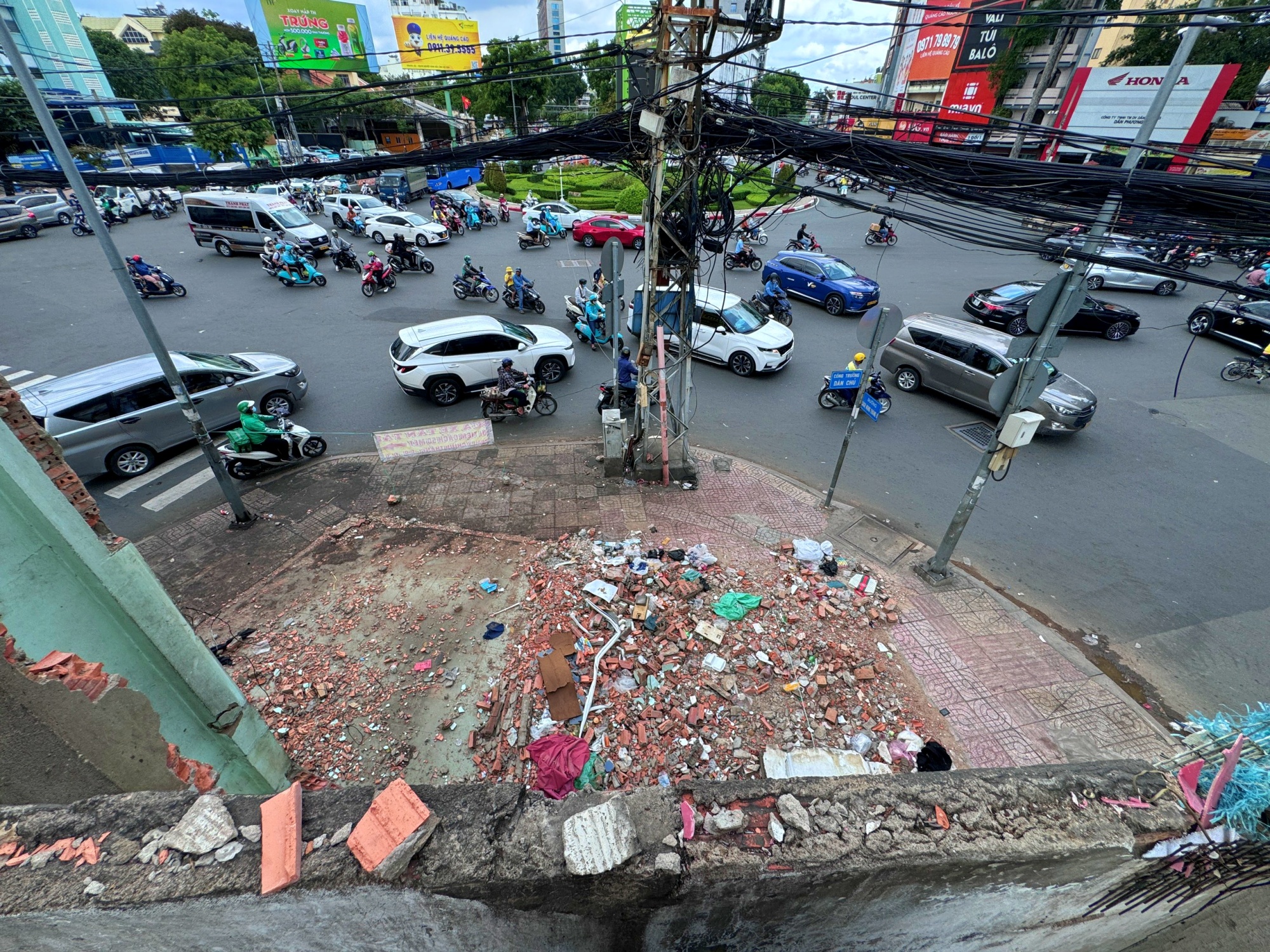 Người dân tất bật tháo dỡ nhà, giao mặt bằng làm metro số 2 TP.HCM - Ảnh 12.