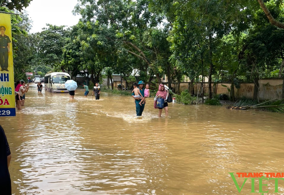 Lào Cai: Mưa lớn gây ngập úng làm 2.500 con gà bị chết- Ảnh 1.