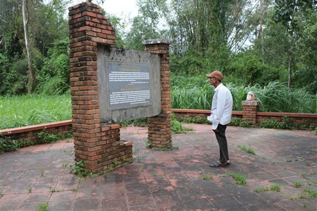 Một tòa thành cổ bằng đất ở Quảng Ngãi do người Champa xây từ thế kỷ IX, bia đá cổ ghi tên 2 vị vua- Ảnh 1.