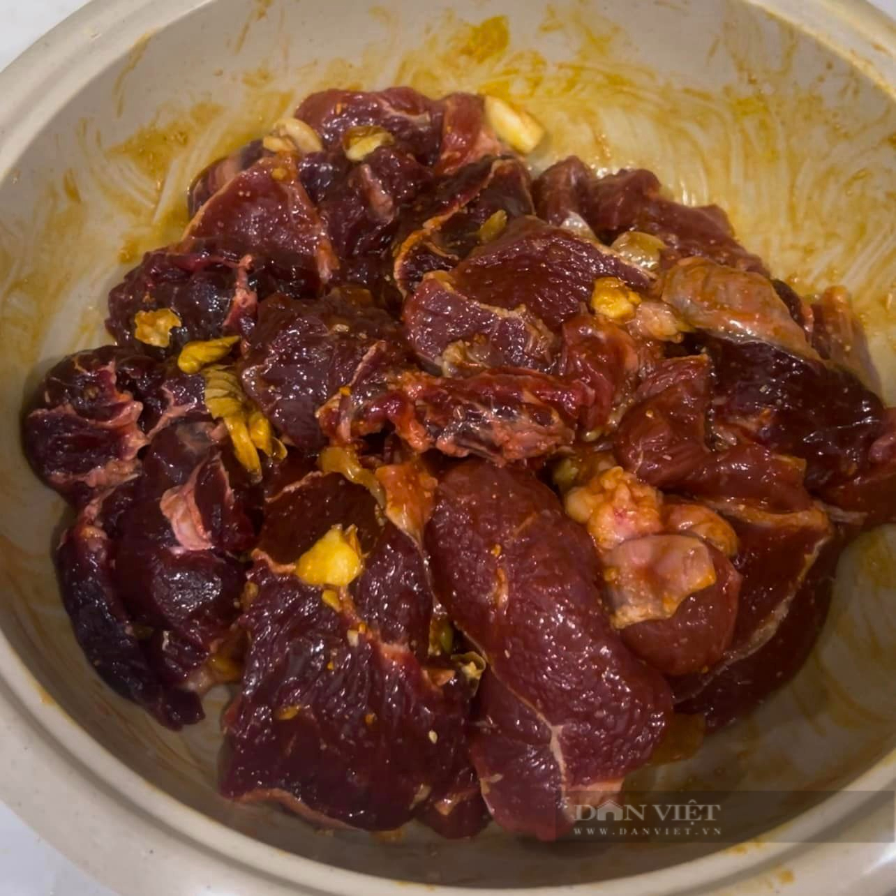 Loại thịt có hàm lượng sắt cao hơn thịt gà và cá, khi kho cho thêm gia vị này để thịt mềm thơm- Ảnh 3.