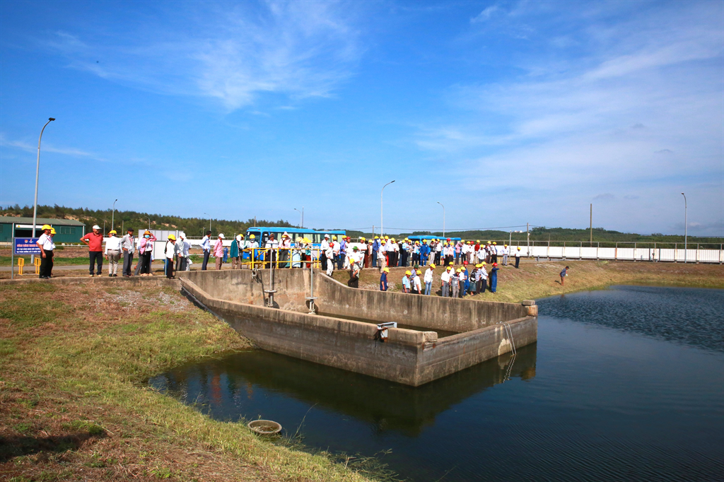 Nhân dân cùng tham gia giám sát công tác bảo vệ môi trường tại NMLD Dung Quất- Ảnh 4.
