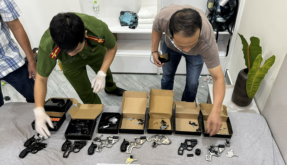 Lên mạng xã hội mua 17 khẩu súng mang từ Ninh Thuận đem đến An Giang chưa kịp bán thì bị bắt- Ảnh 3.
