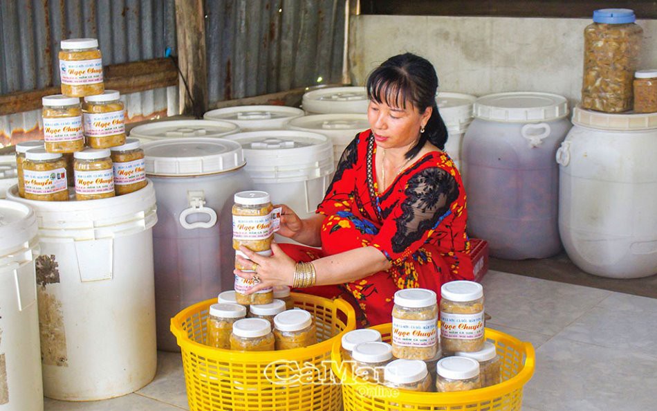 Trang trại tổng hợp "nuôi lung tung, trồng lung tung", hóa ra ông nông dân Nam Định thu nhiều tiền - Ảnh 2.