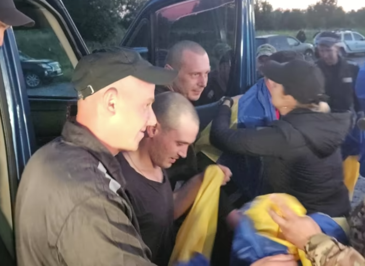 Nga trao trả cho Ukraine hàng chục binh sĩ bị bắt trong cuộc tử thủ Mariupol- Ảnh 1.
