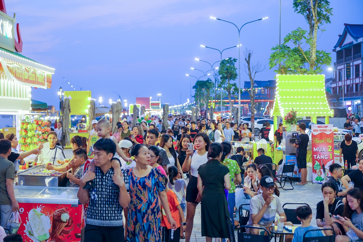 Phố Đi Bộ - Công Viên Vũ Yên: Điểm Đến Must-Visit Trong Hành Trình Foodtour Đất Cảng