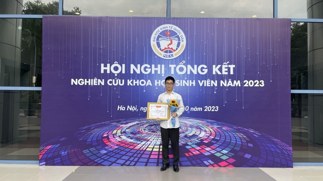 Nam sinh say mê nghiên cứu khoa học, chinh phục giải Nhất giải thưởng Sinh viên NCKH 2024- Ảnh 3.