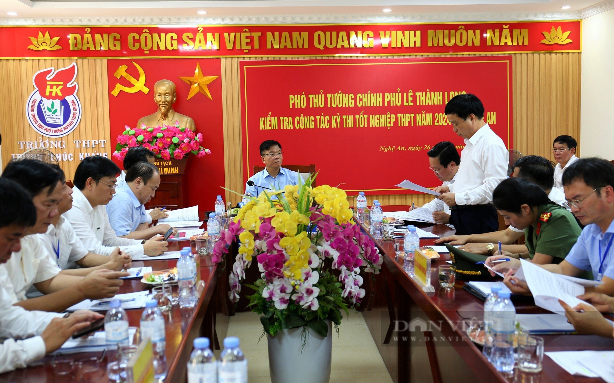 Phó Thủ tướng Lê Thành Long chúc Nghệ An có một kỳ thi tốt nghiệp THPT an toàn, hiệu quả, đúng quy chế- Ảnh 4.