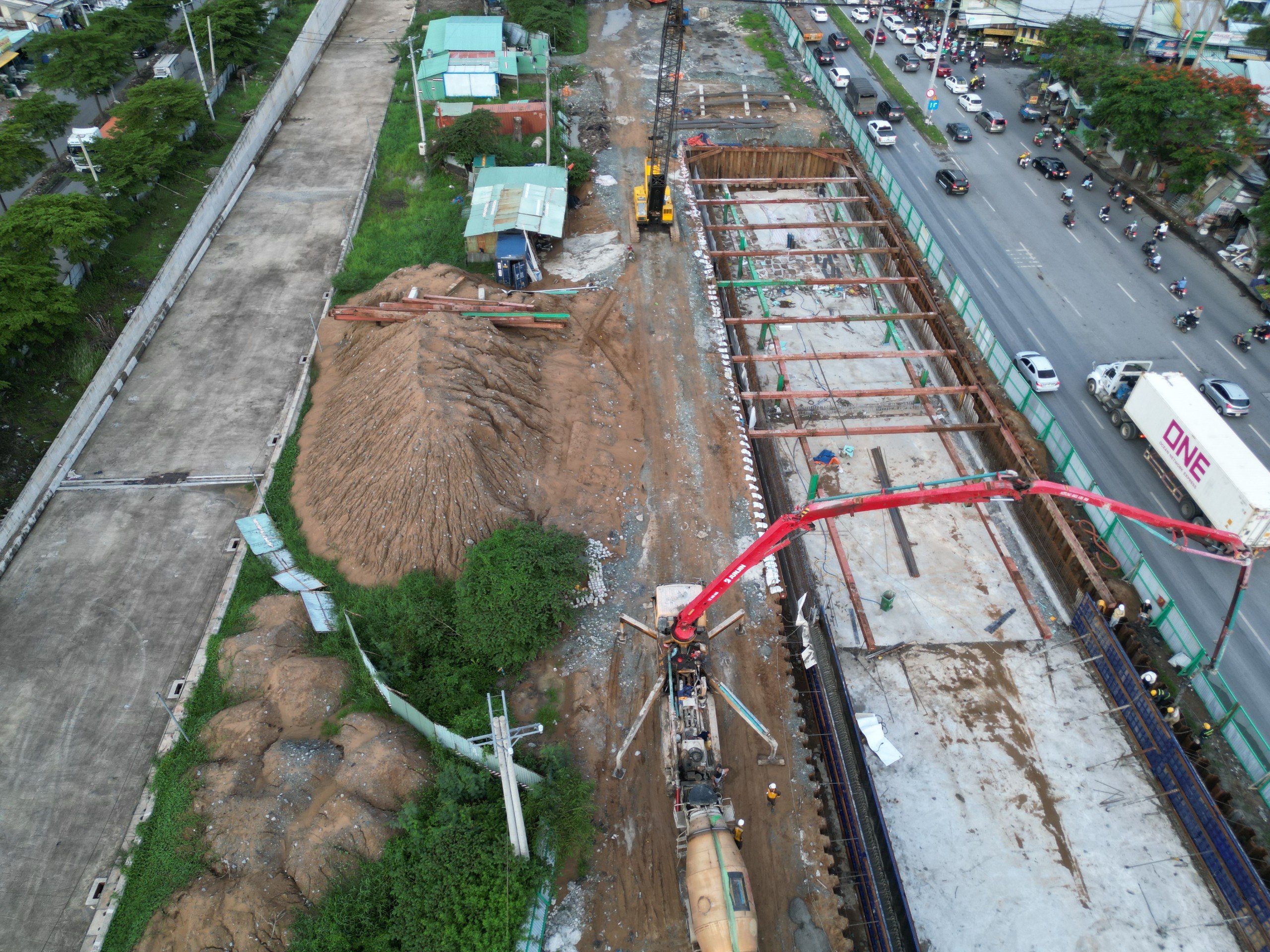 Công nhân đang gấp rút thi công hầm chui 830 tỷ đồng ở TP.HCM để kịp thông xe vào tháng 8- Ảnh 1.