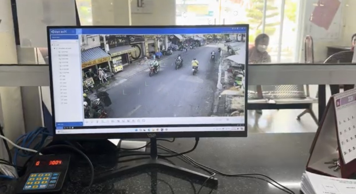 Camera và loa thông minh ngăn tình trạng buôn bán hàng rong ở TP.HCM- Ảnh 1.