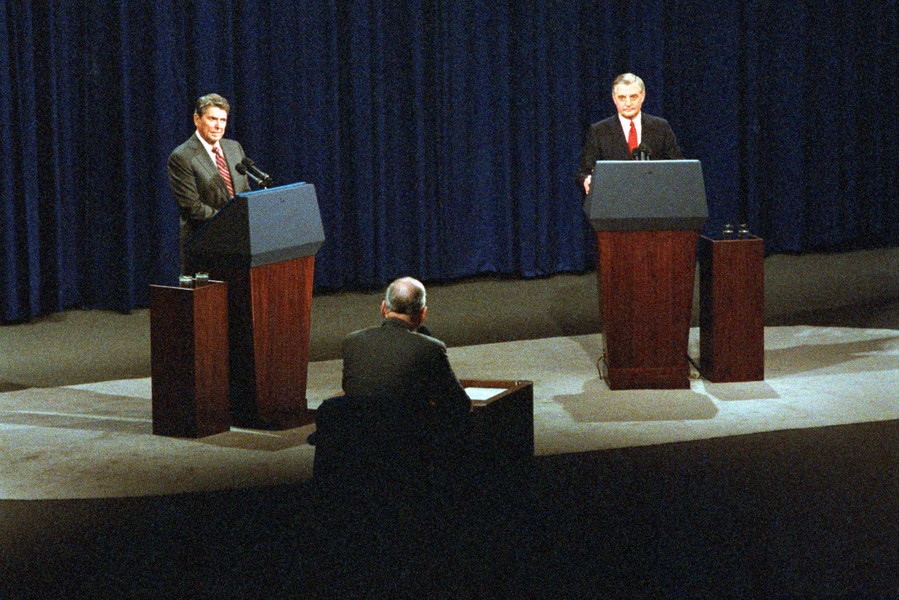 Nhìn lại những cuộc tranh luận Tổng thống đáng nhớ nhất trong lịch sử Mỹ- Ảnh 8.