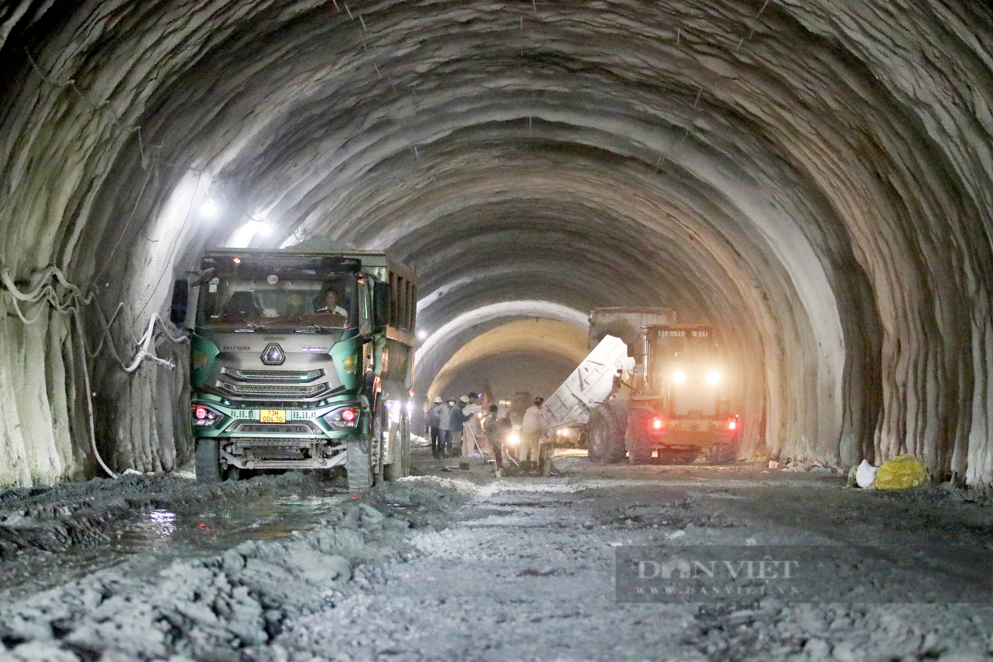 Công nhân đào hầm Đèo Bụt xuyên núi trị giá hơn 1.000 tỷ đồng qua Hà Tĩnh- Ảnh 2.