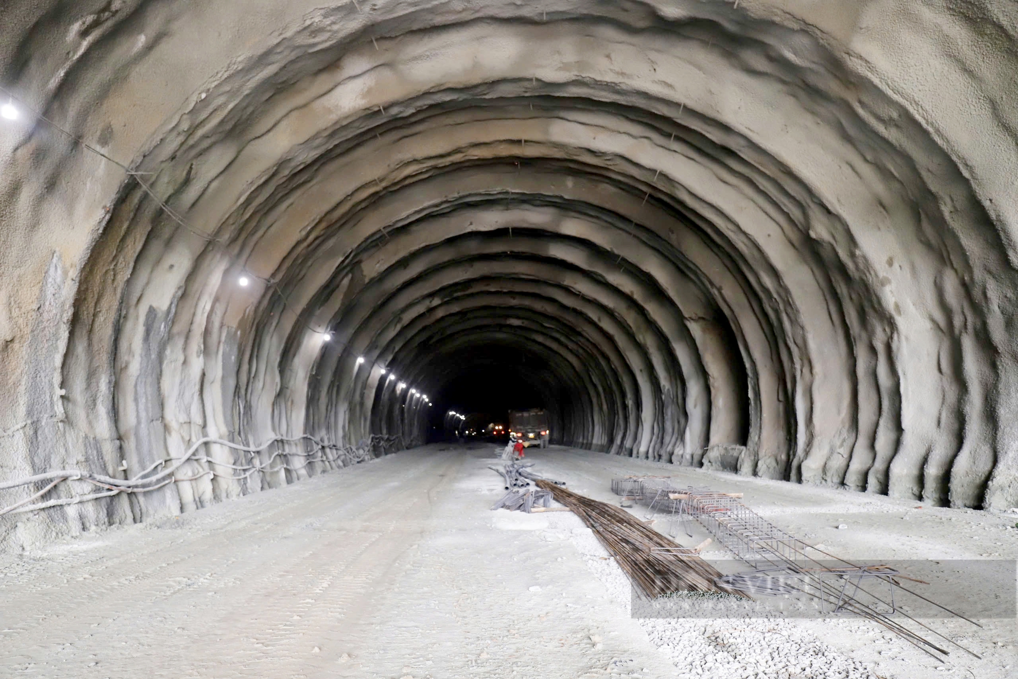 Công nhân đào hầm Đèo Bụt xuyên núi trị giá hơn 1.000 tỷ đồng qua Hà Tĩnh- Ảnh 4.
