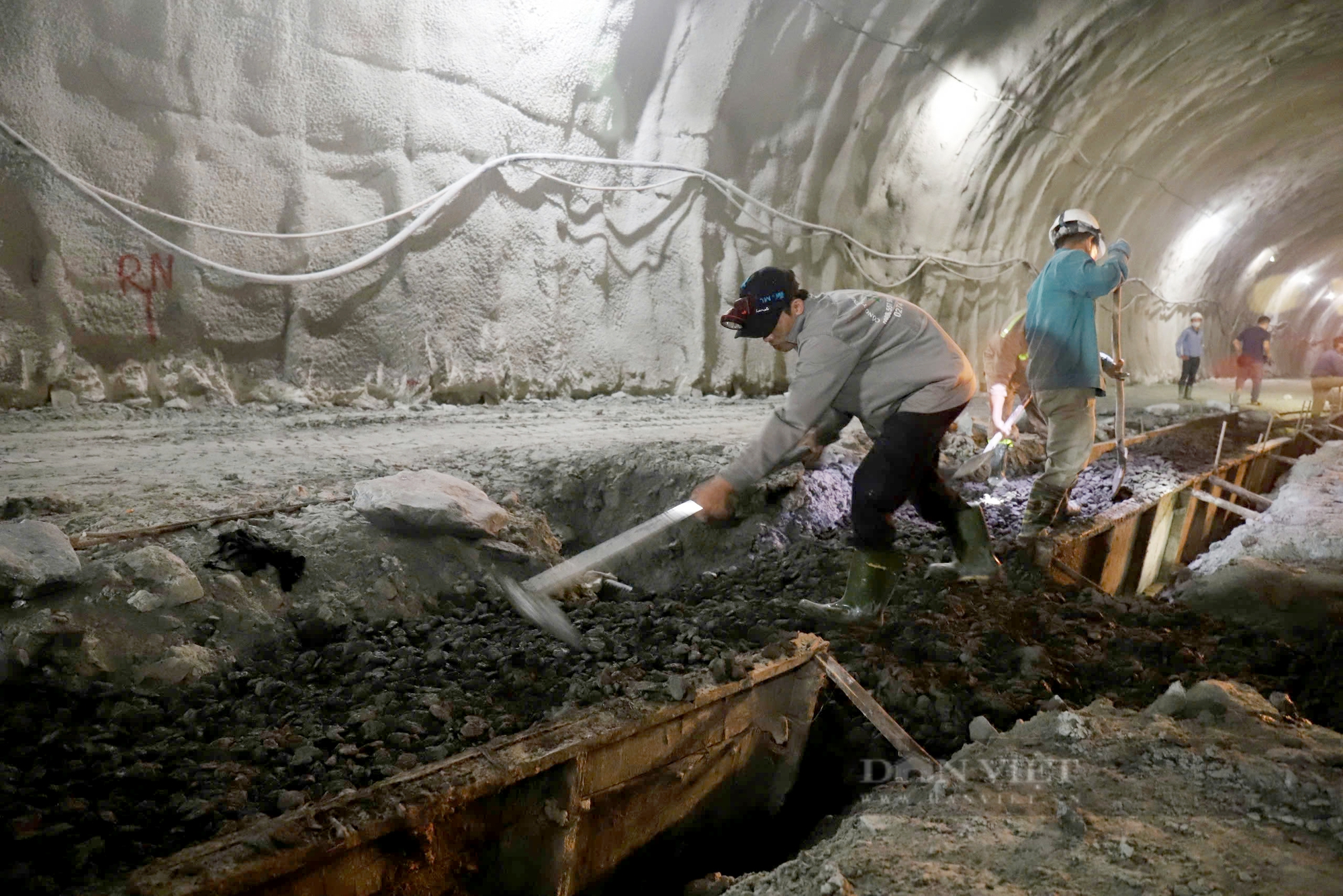 Công nhân đào hầm Đèo Bụt xuyên núi trị giá hơn 1.000 tỷ đồng qua Hà Tĩnh- Ảnh 5.
