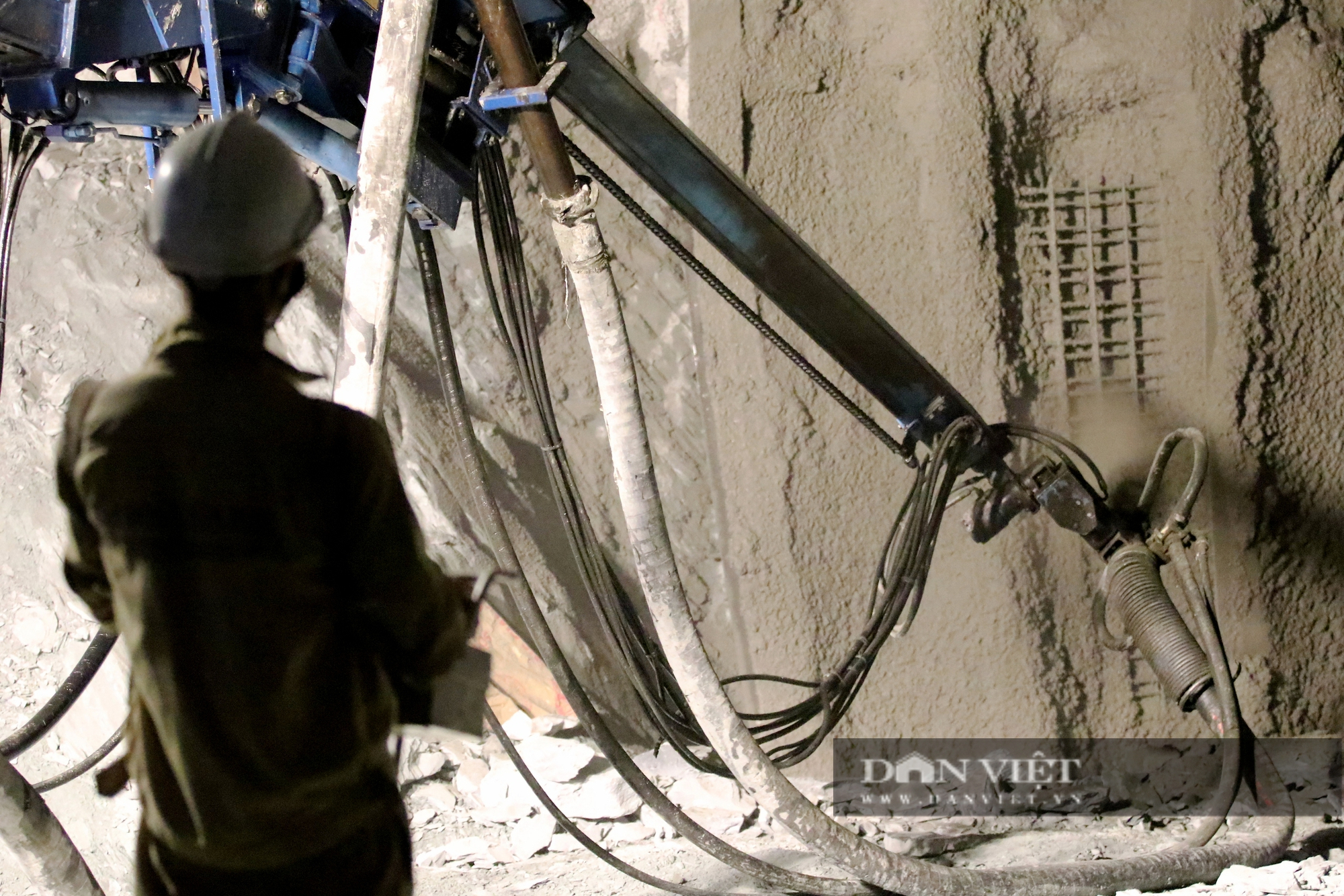 Công nhân đào hầm Đèo Bụt xuyên núi trị giá hơn 1.000 tỷ đồng qua Hà Tĩnh- Ảnh 8.