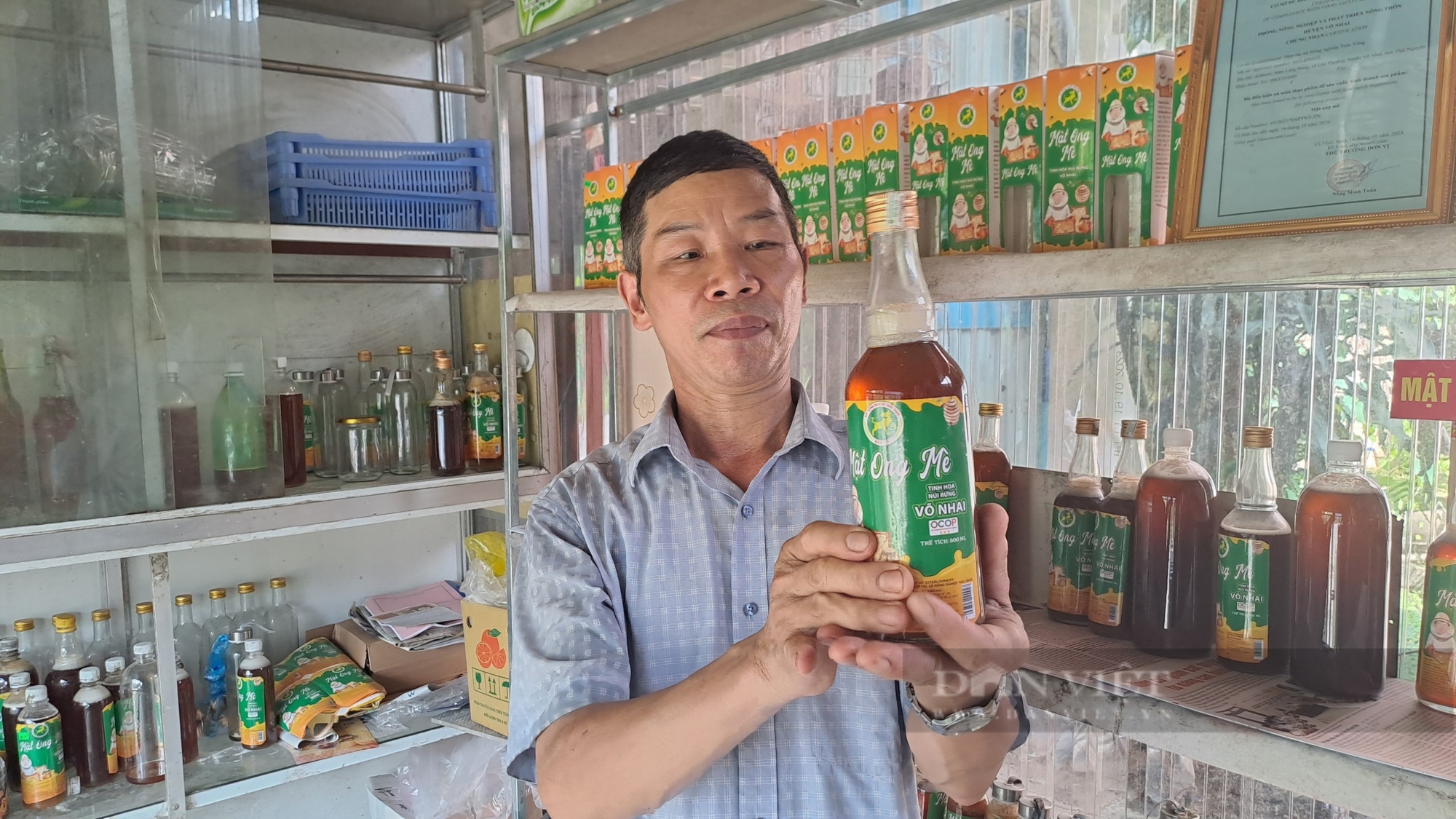 Nâng tầm sản phẩm mật ong, Chủ tịch Hội Nông dân một xã ở Thái Nguyên mở hướng thoát nghèo cho nhiều bà con- Ảnh 1.