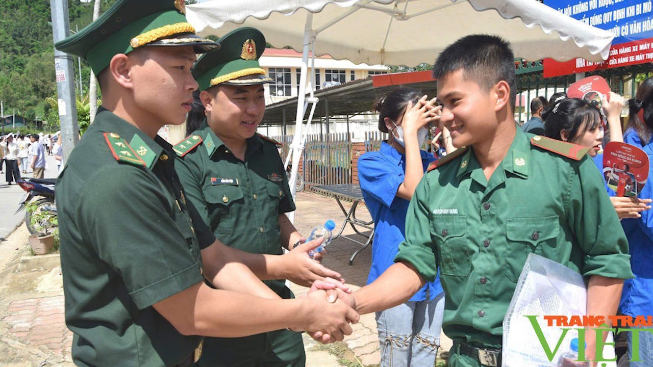 Những hình ảnh đẹp về cán bộ, chiến sĩ BĐBP tỉnh Sơn La tiếp sức mùa thi nơi biên cương- Ảnh 6.