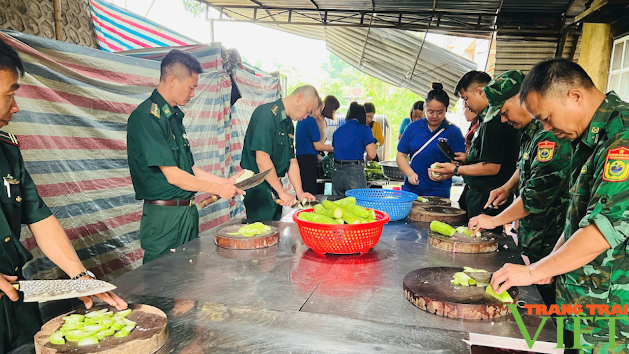 Những hình ảnh đẹp về cán bộ, chiến sĩ BĐBP tỉnh Sơn La tiếp sức mùa thi nơi biên cương- Ảnh 7.