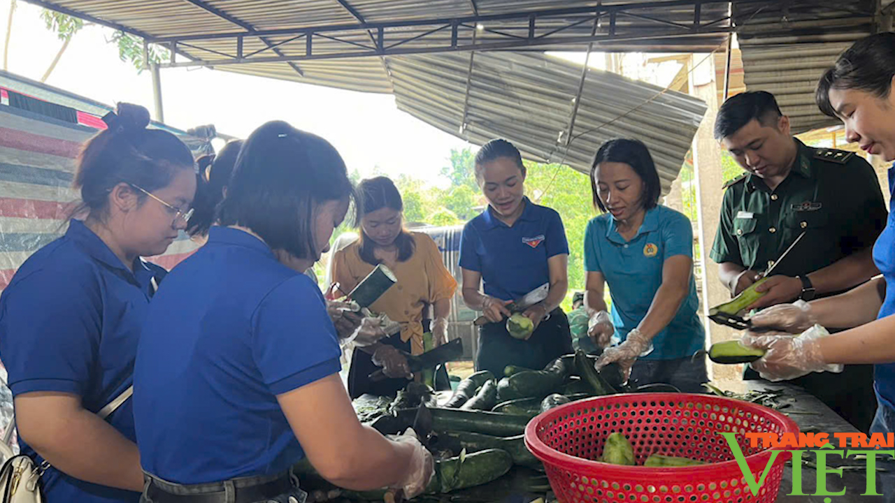 Những hình ảnh đẹp về cán bộ, chiến sĩ BĐBP tỉnh Sơn La tiếp sức mùa thi nơi biên cương- Ảnh 8.