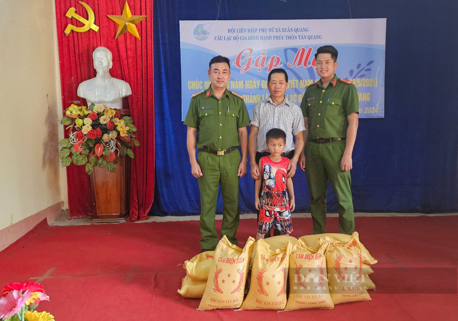 "Con nuôi công an xã" - giúp nâng bước tương lai cho trẻ em có hoàn cảnh khó khăn ở Lào Cai- Ảnh 2.