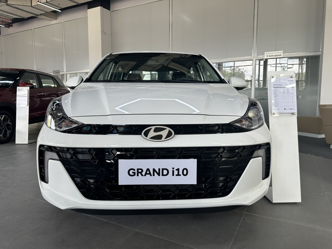 Giá xe Hyundai Grand i10 lăn bánh tháng 6/2024: Xe mới đã giảm để đấu KIA Morning- Ảnh 1.