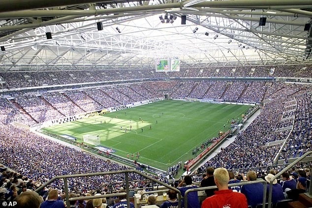 ĐT Slovakia có thể "gây sốc" trước Anh trên sân Veltins Arena có thiết kế cực độc?- Ảnh 4.