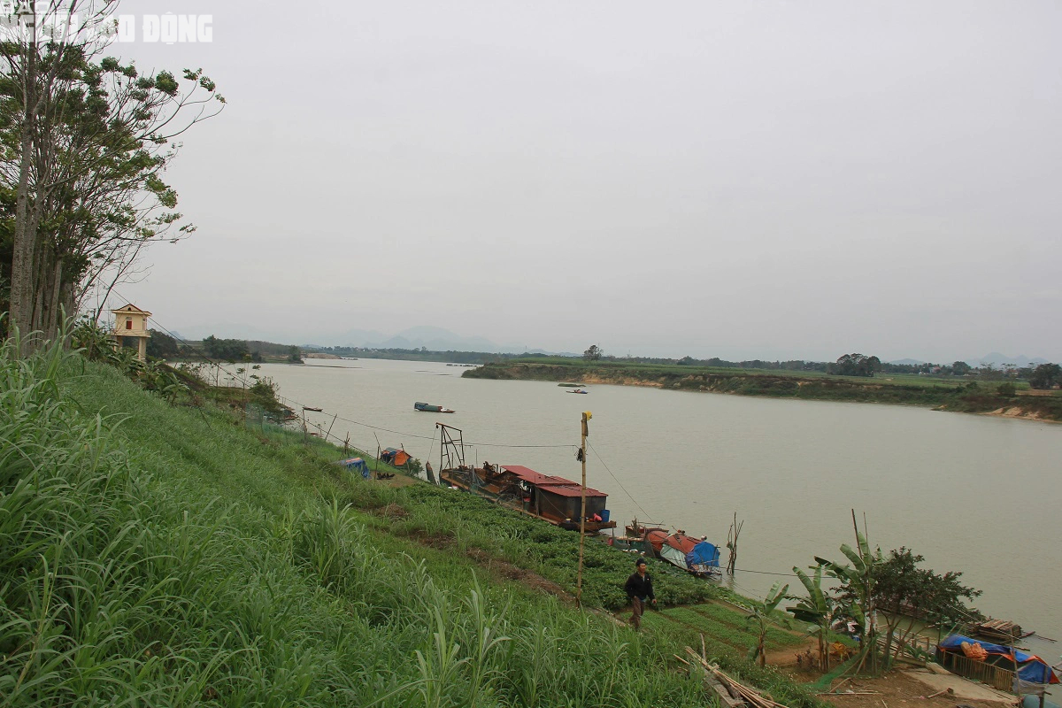 Giữa dòng sông nổi tiếng ở Thanh Hóa có một vật thể bí ẩn được cho là mộ bà Hoàng thái hậu nhà Hậu Lê?- Ảnh 1.