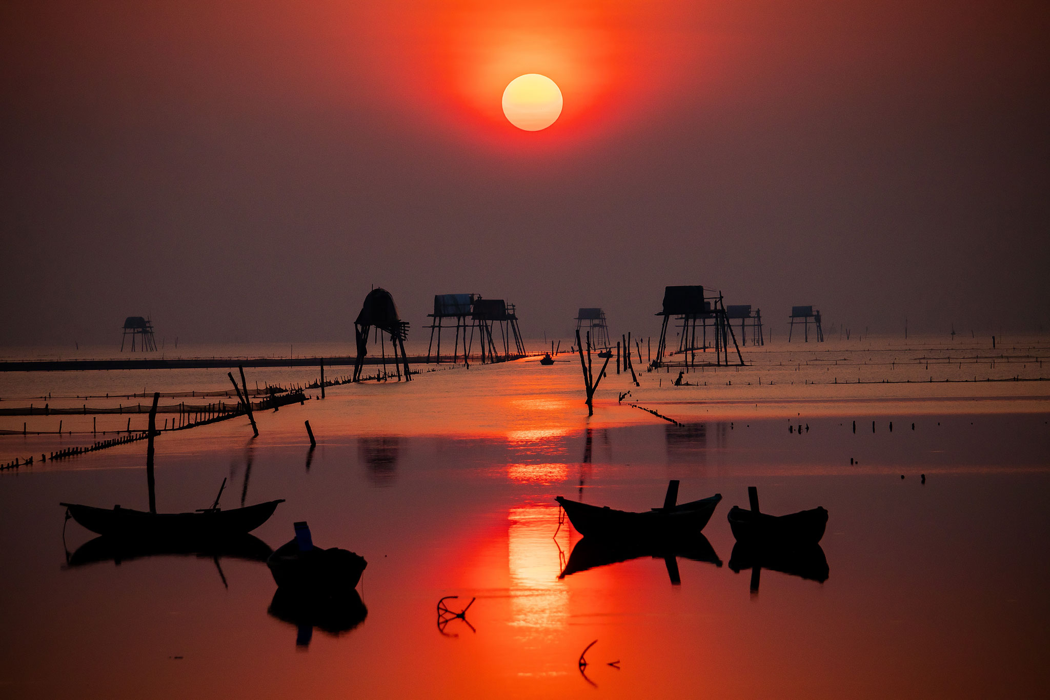 Vẻ đẹp như mơ như thực của bãi biển Đồng Châu trong ánh bình minh- Ảnh 1.