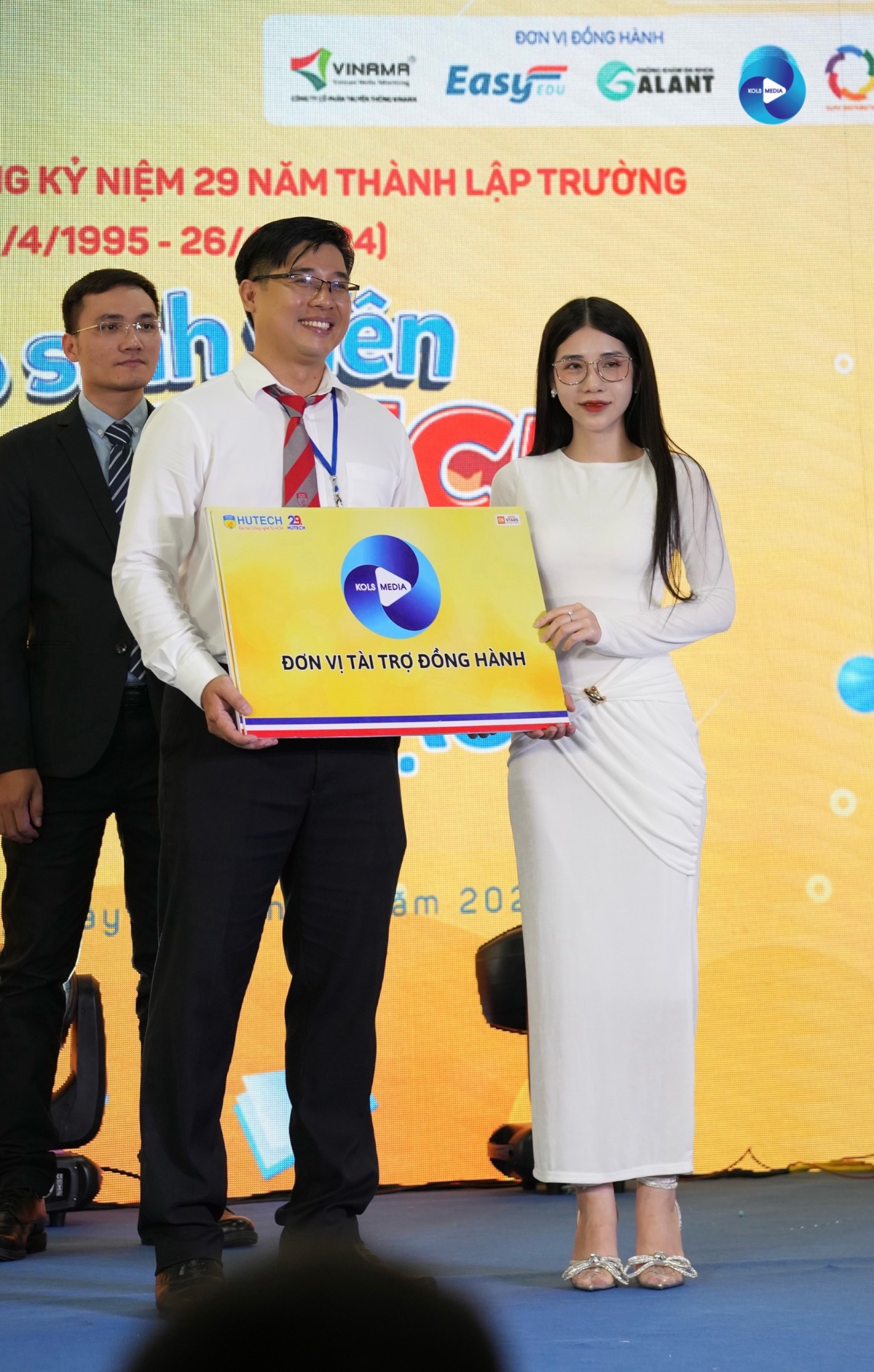 Công Ty KOLs Media Đồng Hành Tài Trợ Chương Trình "Tự Hào Sinh Viên Hutech 2024"- Ảnh 4.