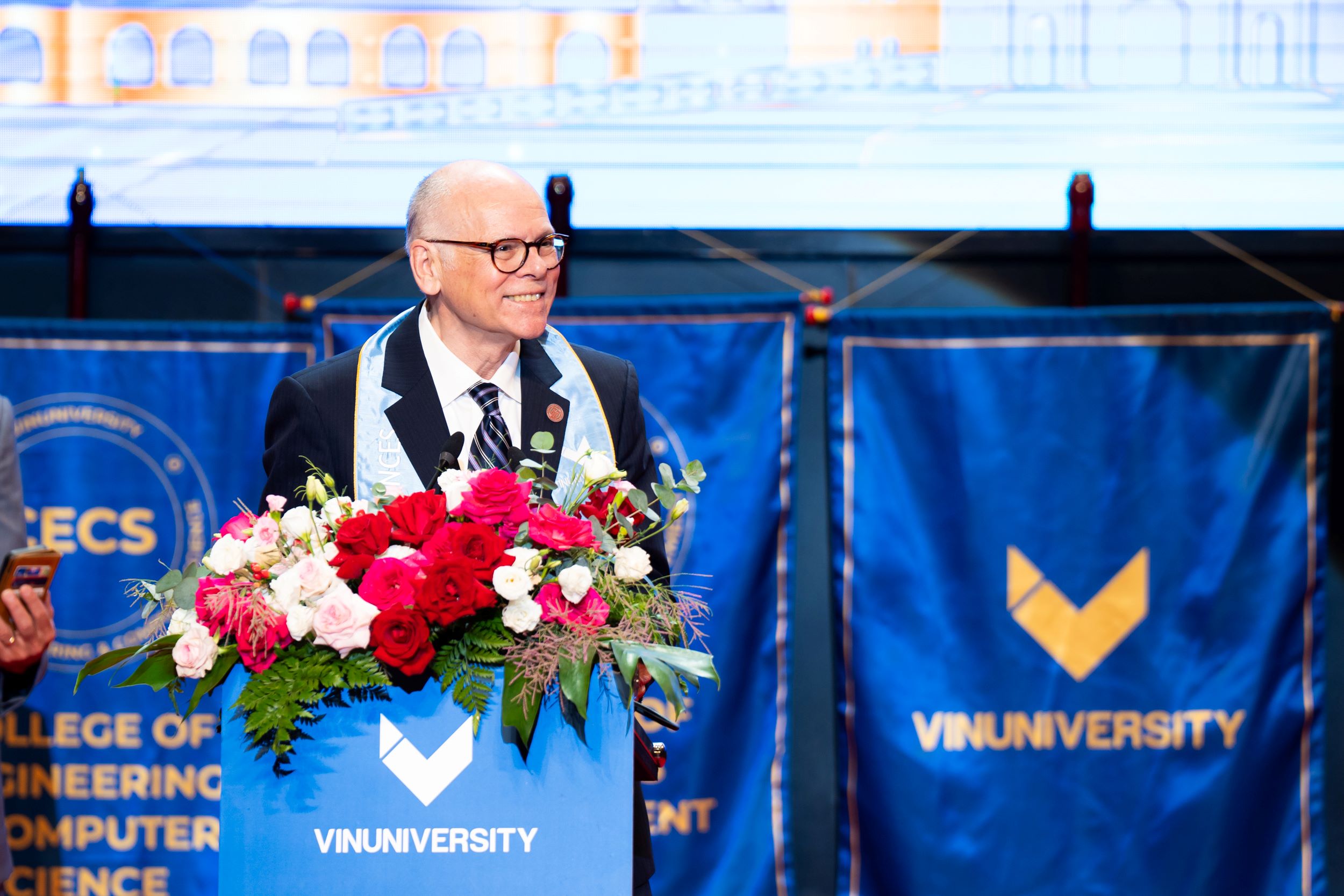 GS Max J. Pfeffer (Đại học Cornell) phát biểu tại Lễ tốt nghiệp niên khoá đầu tiên của Đại học VinUni.