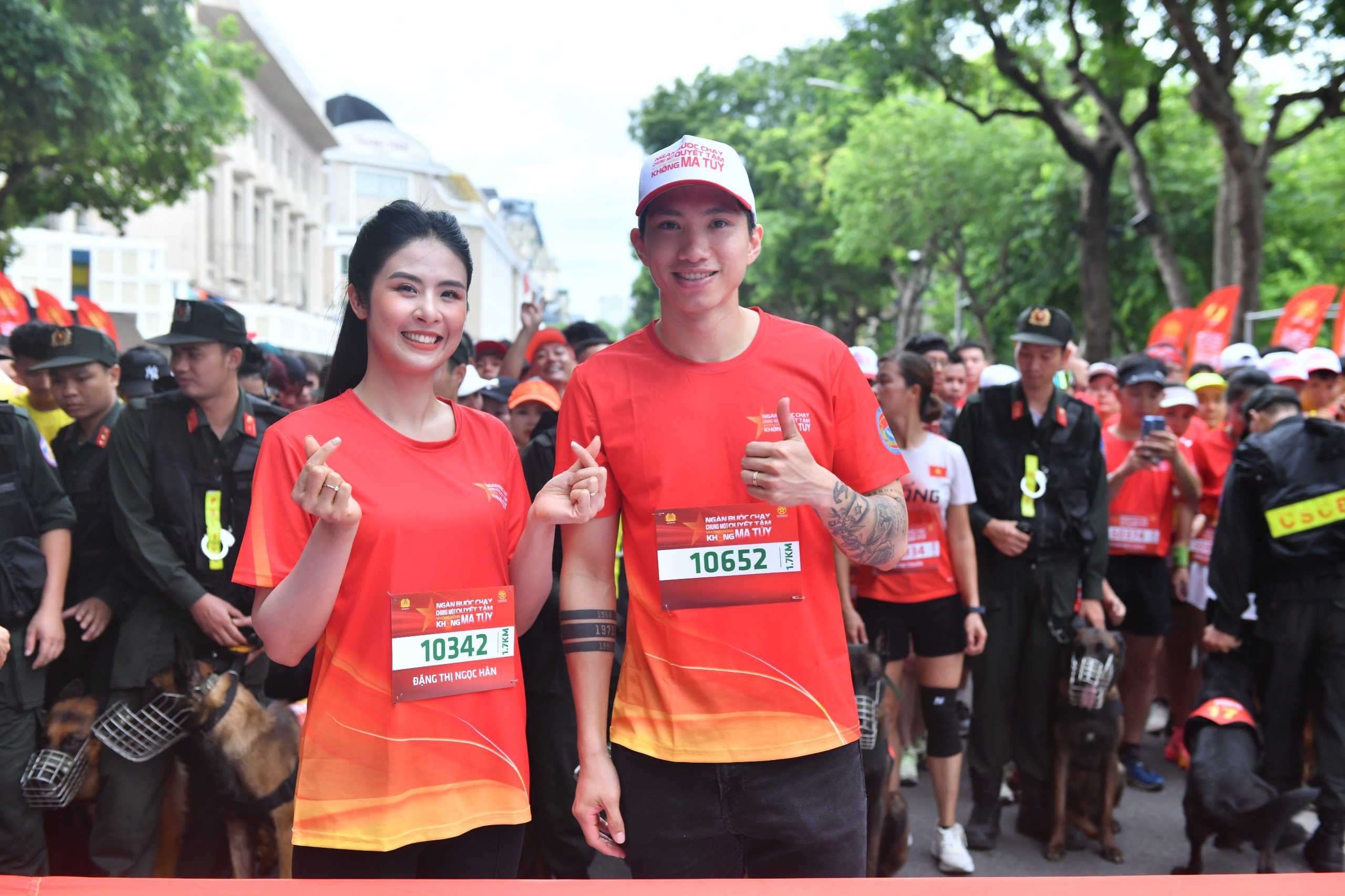 Cầu thủ Đoàn Văn Hậu và Hoa hậu Ngọc Hân tham gia giải chạy vì cộng đồng không ma túy- Ảnh 1.