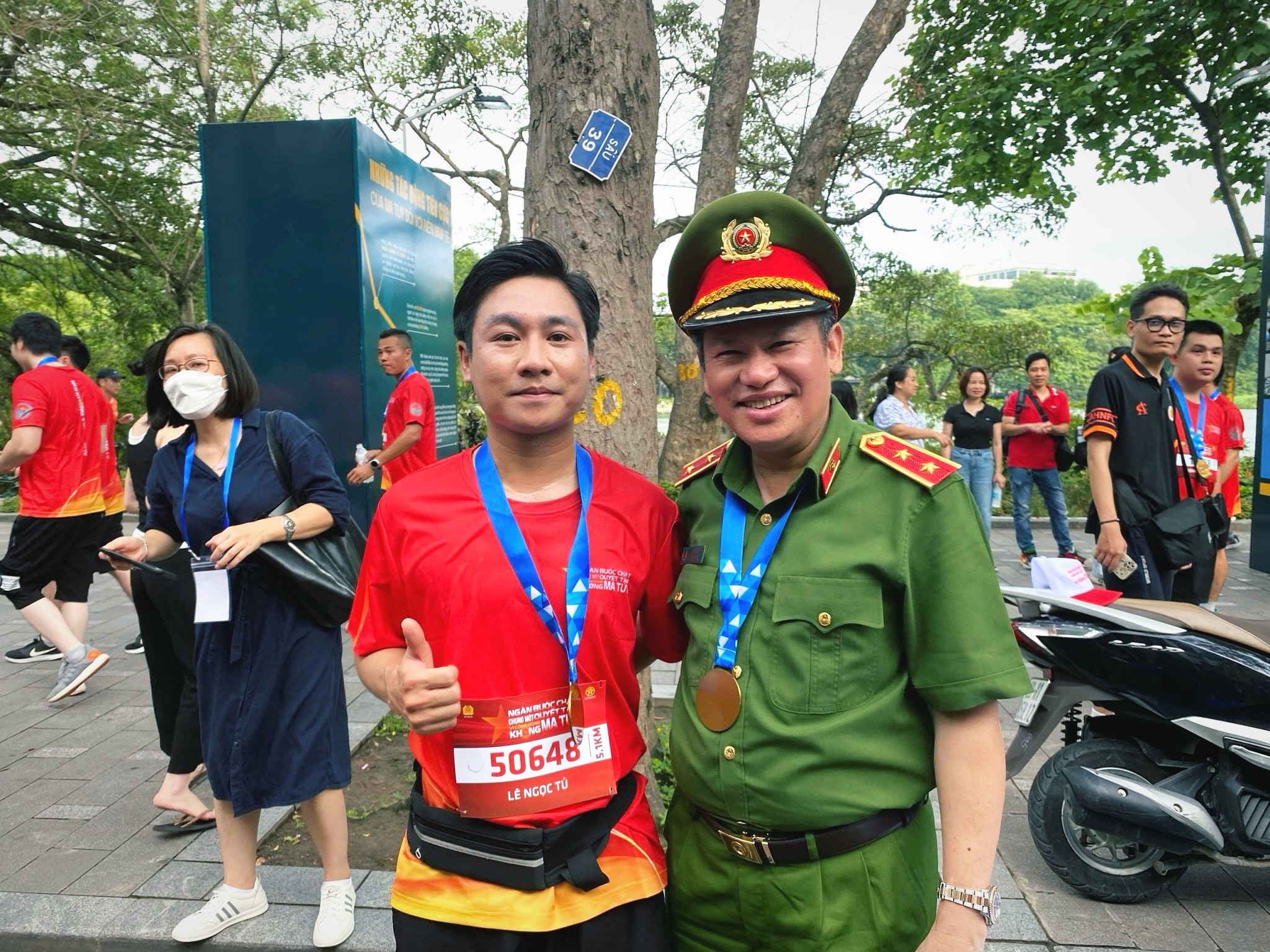 Cầu thủ Đoàn Văn Hậu và Hoa hậu Ngọc Hân tham gia giải chạy vì cộng đồng không ma túy- Ảnh 3.