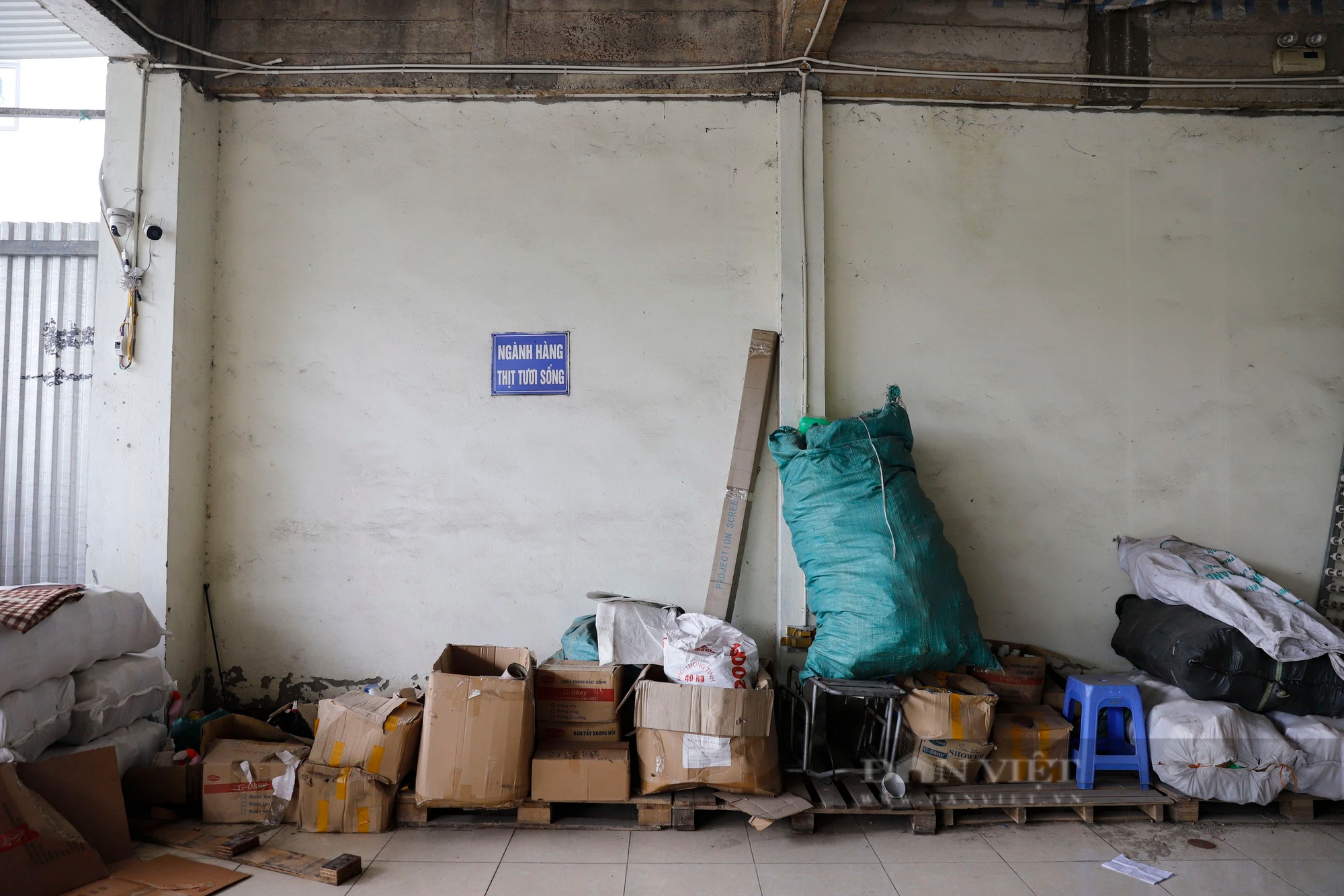 Chợ bỏ hoang ở Hà Nội: BQL viết thư ngỏ mời tiểu thương, kèm ưu đãi nhưng chợ vẫn "vắng như chùa Bà Đanh"- Ảnh 7.