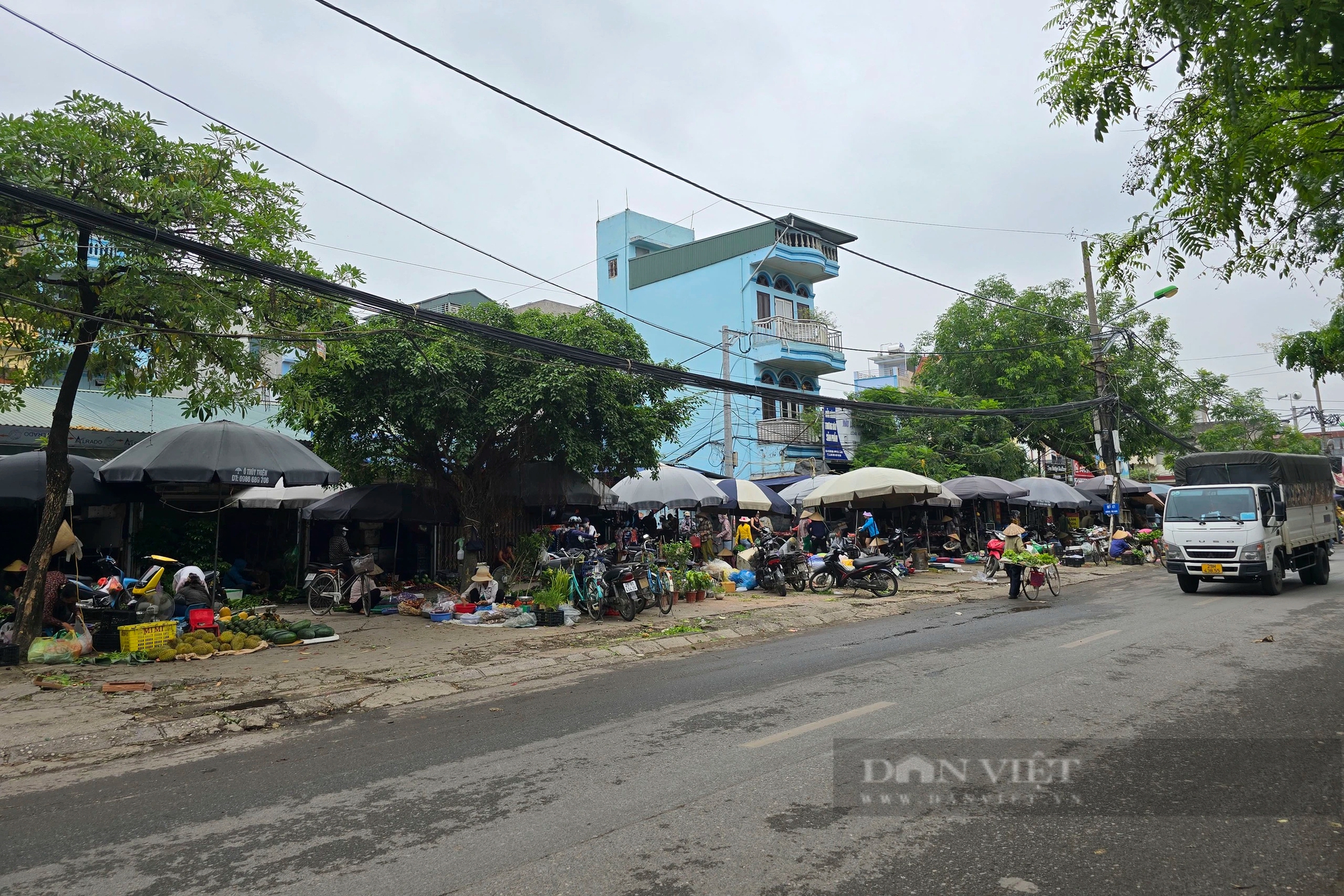 Chợ bỏ hoang ở Hà Nội: BQL viết thư ngỏ mời tiểu thương, kèm ưu đãi nhưng chợ vẫn "vắng như chùa Bà Đanh"- Ảnh 10.