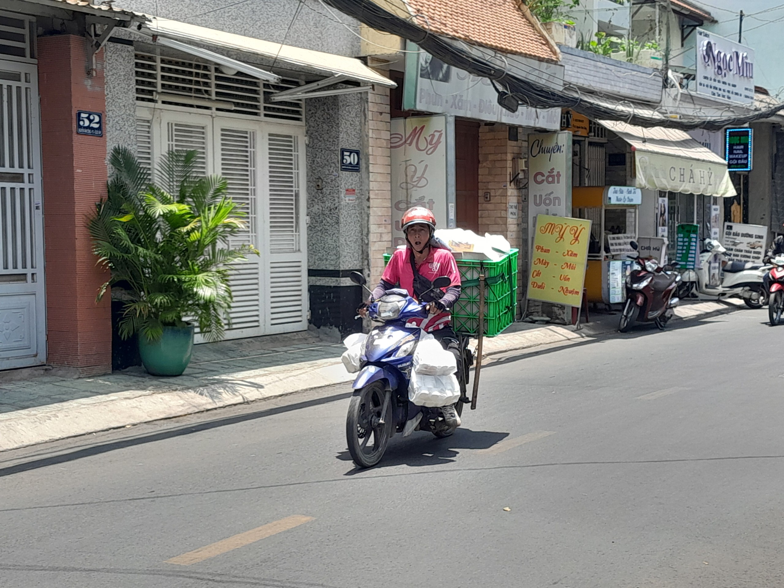 TP.HCM: Nắng gắt, oi bức vào giữa trưa sẽ tiếp tục kéo dài nhiều ngày nữa dù đã vào mùa mưa- Ảnh 1.