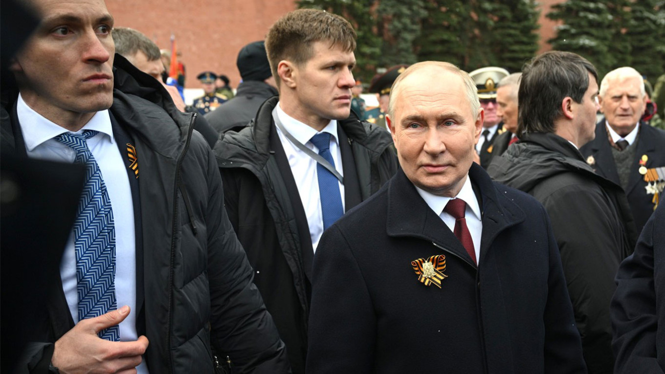 Nga siết chặt an ninh với Tổng thống Putin, yêu cầu ông mặc giáp chống đạn- Ảnh 1.