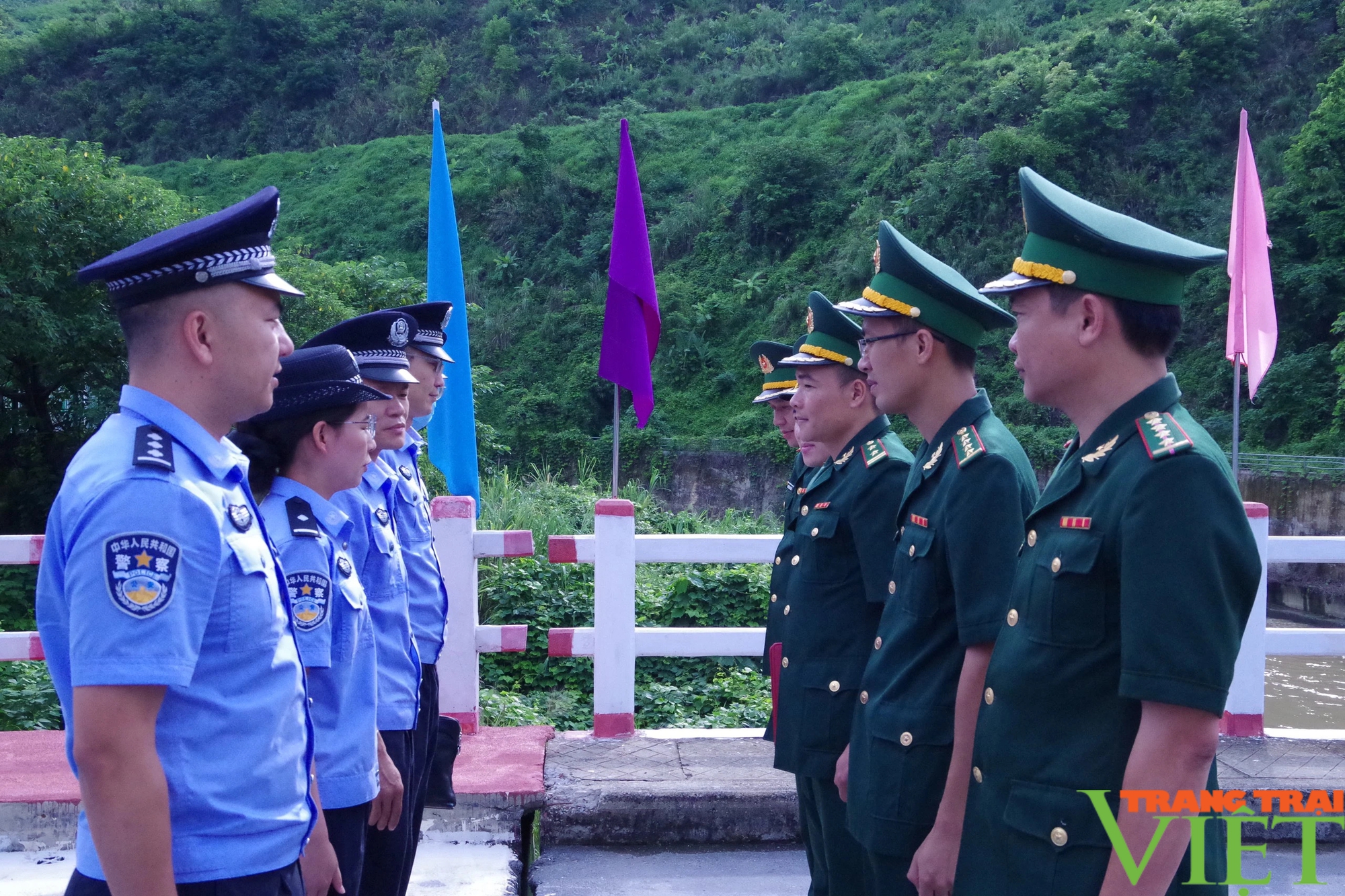 BĐBP Lai Châu trao đổi nghiệp vụ cùng Trạm Kiểm tra biên phòng xuất, nhập cảnh Kim Thủy Hà (Trung Quốc)- Ảnh 3.