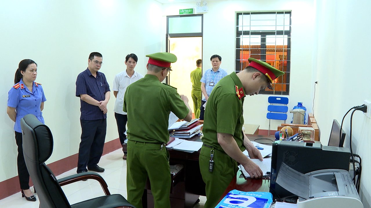 Nóng: Phú Thọ phá vụ án làm giả báo cáo môi trường lớn nhất nước, bắt một loạt cán bộ, lãnh đạo doanh nghiệp- Ảnh 3.