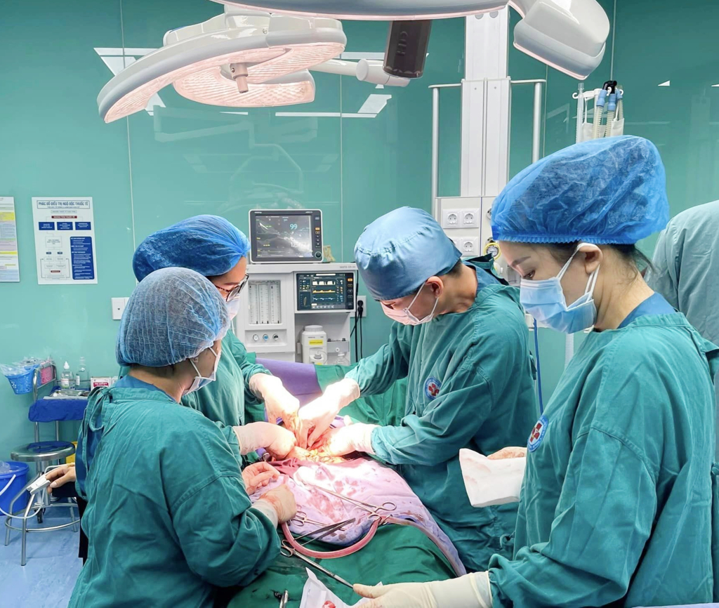 Trung tâm y tế huyện cứu sống bé sơ sinh ngưng tim trong bụng mẹ- Ảnh 1.