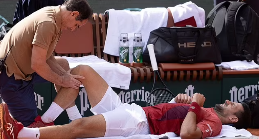 Rút lui khỏi Roland Garros, Novak Djokovic chịu “thiệt hại kép”- Ảnh 2.