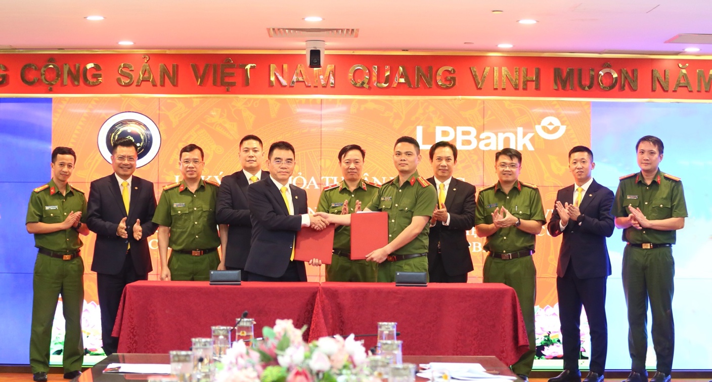 LPBank hợp tác với Bộ Công an triển khai dịch vụ số trên ứng dụng VNeID- Ảnh 2.