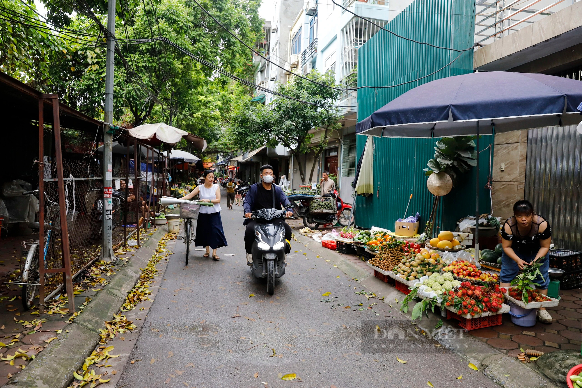 Chợ bỏ hoang ở Hà Nội: Chợ 18 tỷ xây xong "đắp chiếu", tiểu thương chật vật buôn bán sau lớp hàng rào- Ảnh 8.