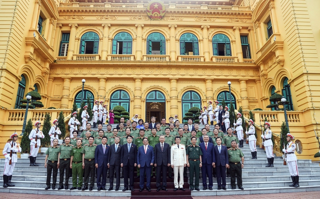 Chủ tịch nước Tô Lâm trao Quyết định bổ nhiệm Phó Thủ tướng và Bộ trưởng Bộ Công an- Ảnh 4.