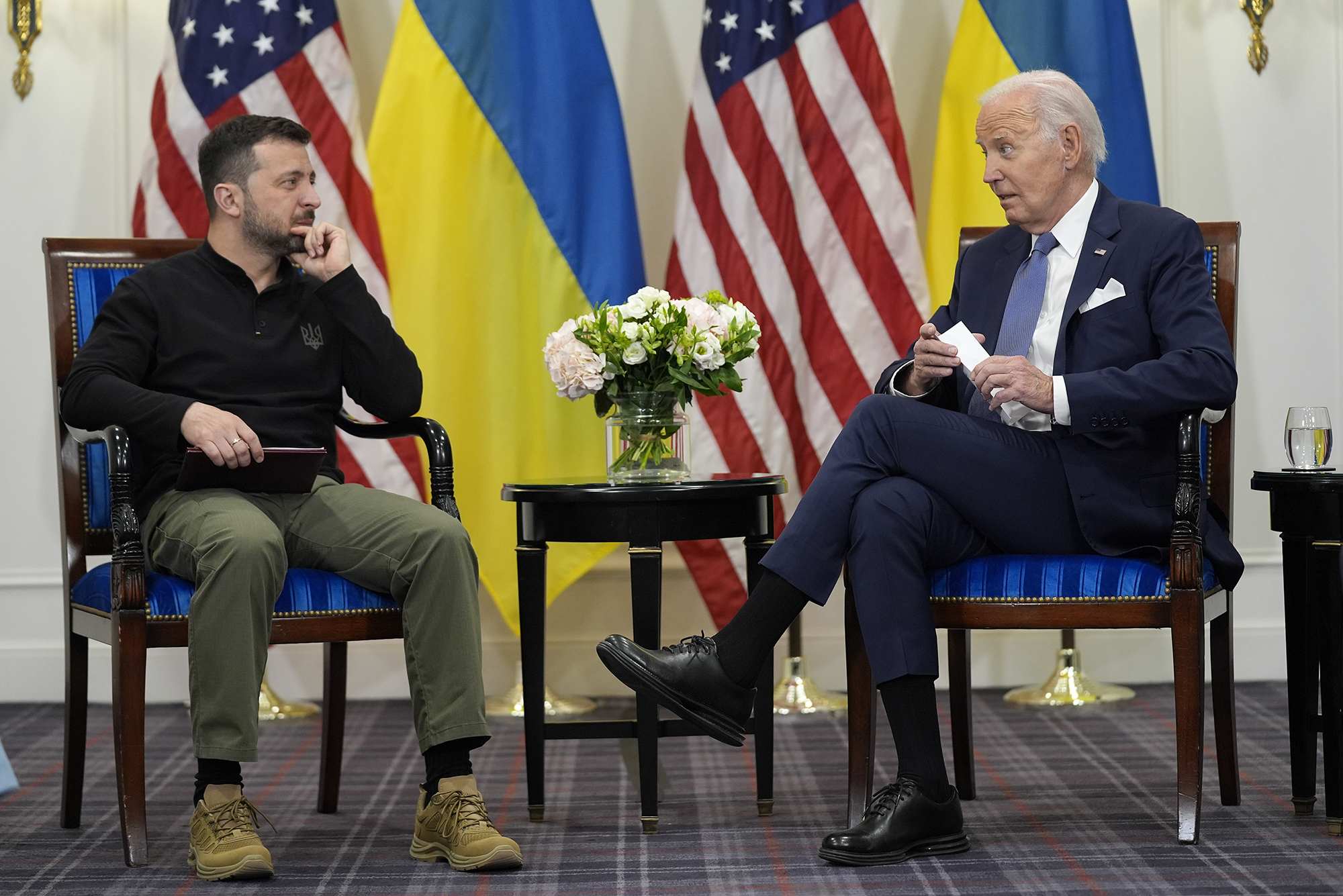 Ông Zelensky kể chi tiết với Tổng thống Biden những bí mật chiến trường Ukraine- Ảnh 1.