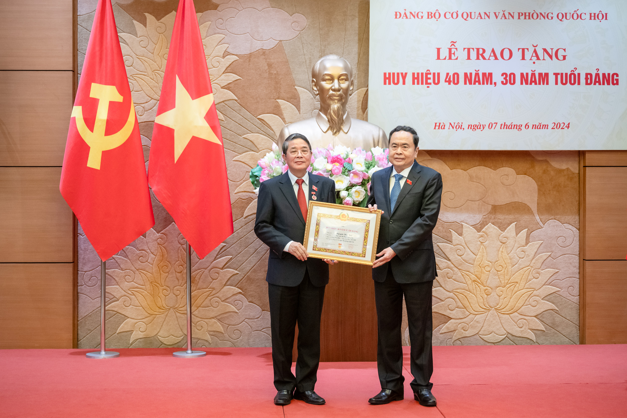 Phó Chủ tịch Quốc hội Nguyễn Đức Hải nhận Huy hiệu cao quý của Đảng- Ảnh 1.